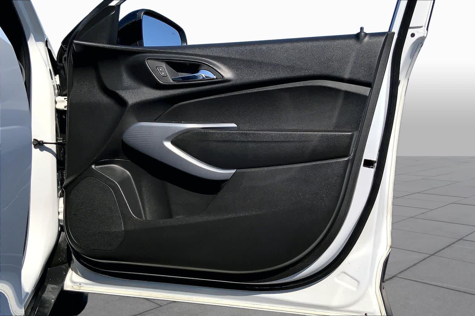 2024 Chevrolet Trax photo 22 of 36