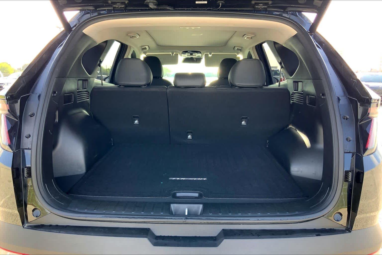 2024 Hyundai Tucson Hybrid SEL Convenience Black Pearl at Mac Haik Ford