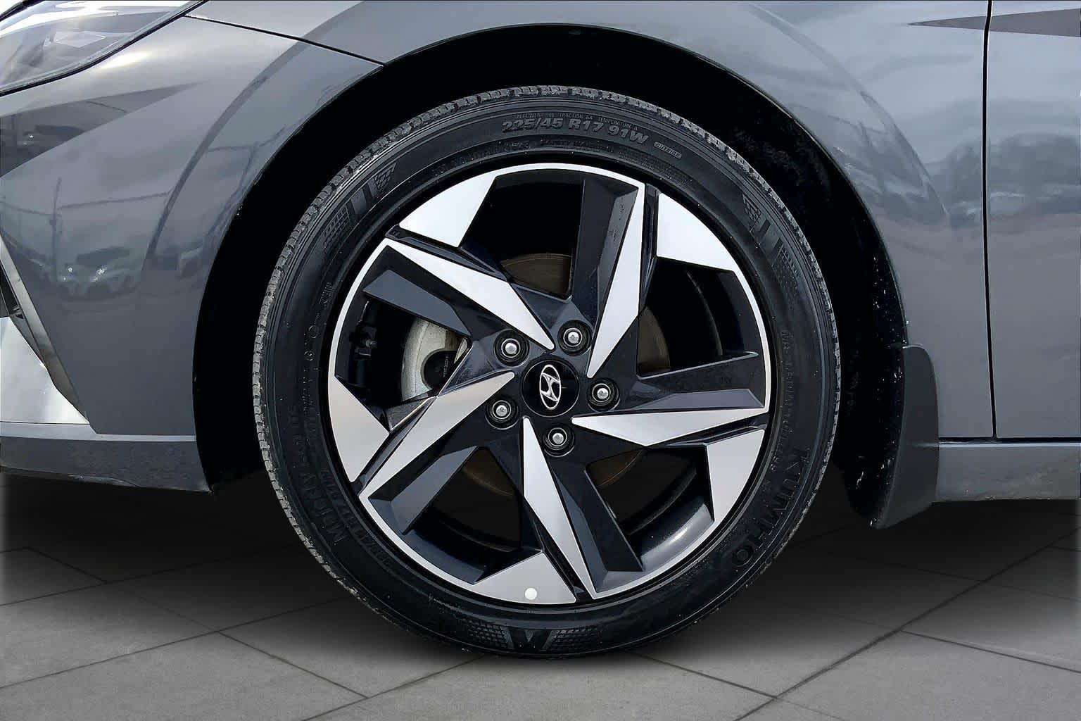 2023 Hyundai Elantra Limited - 10