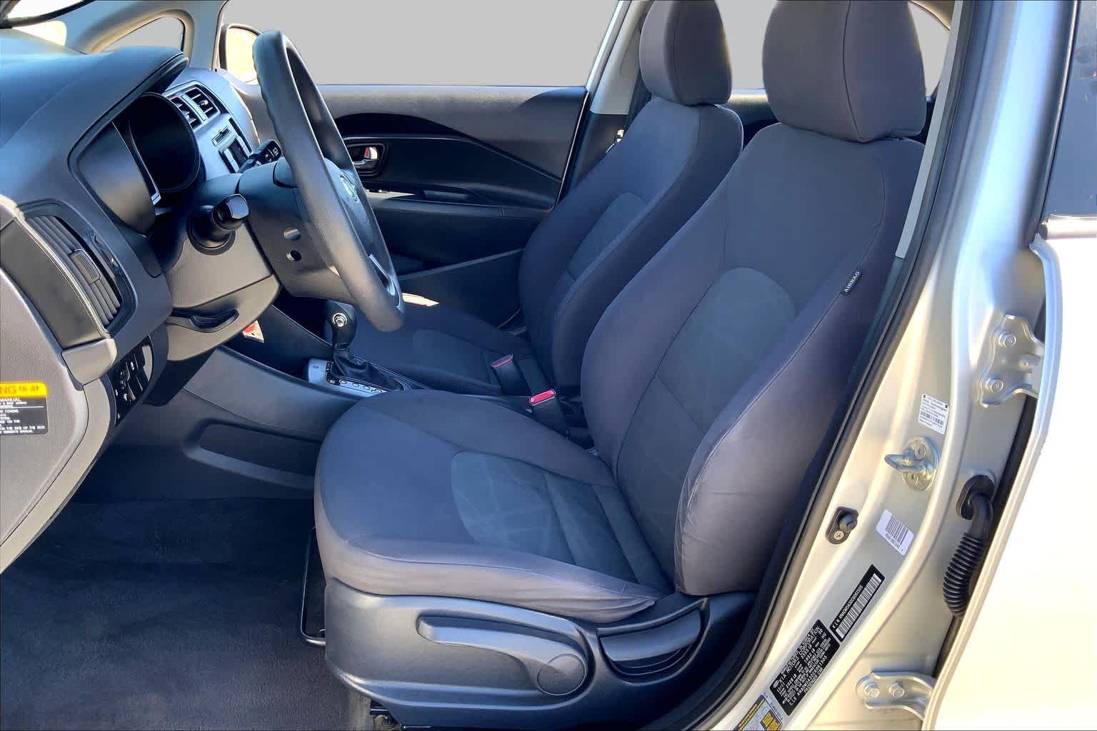 2012 Kia Rio photo 8 of 35