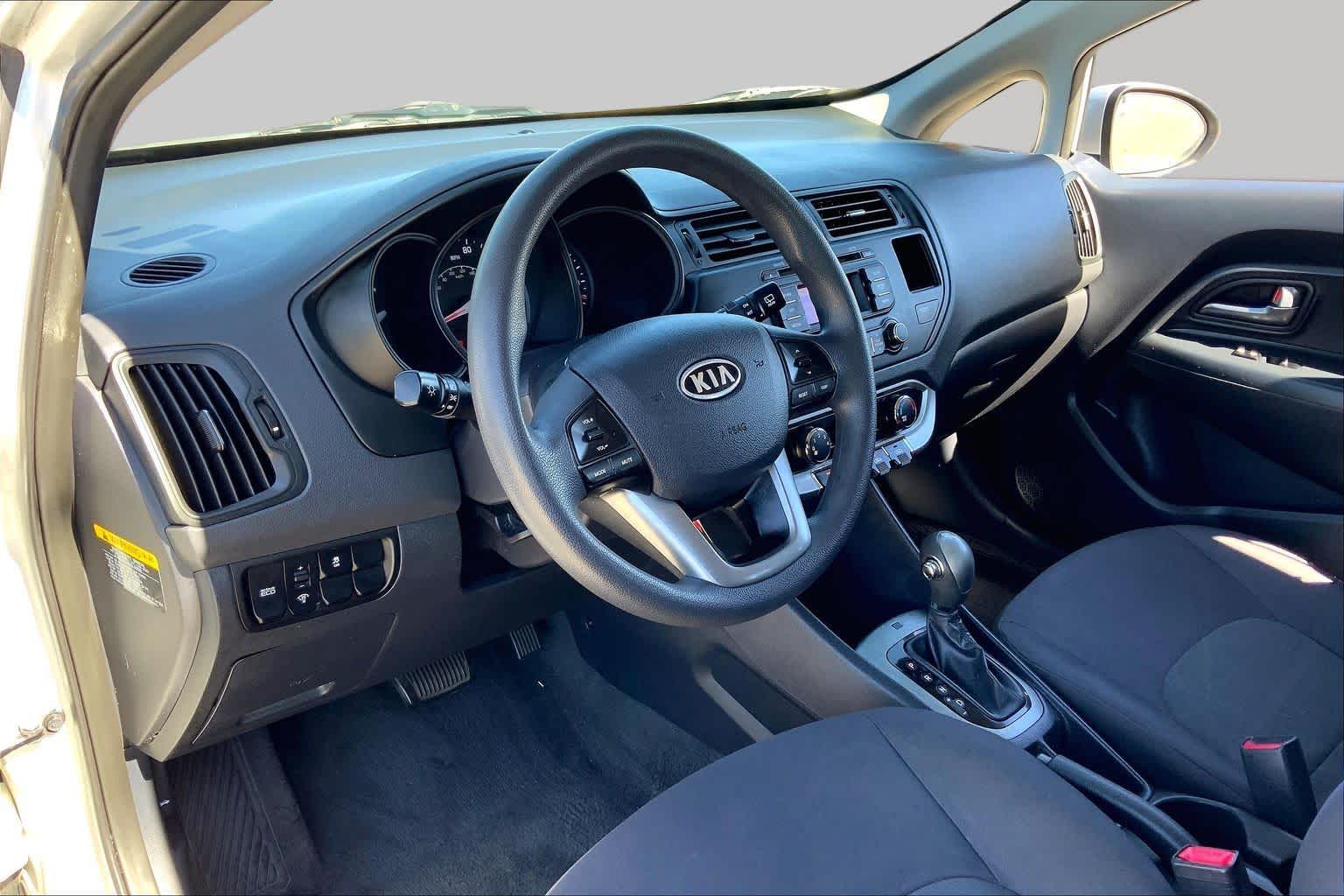 2012 Kia Rio photo 17 of 35