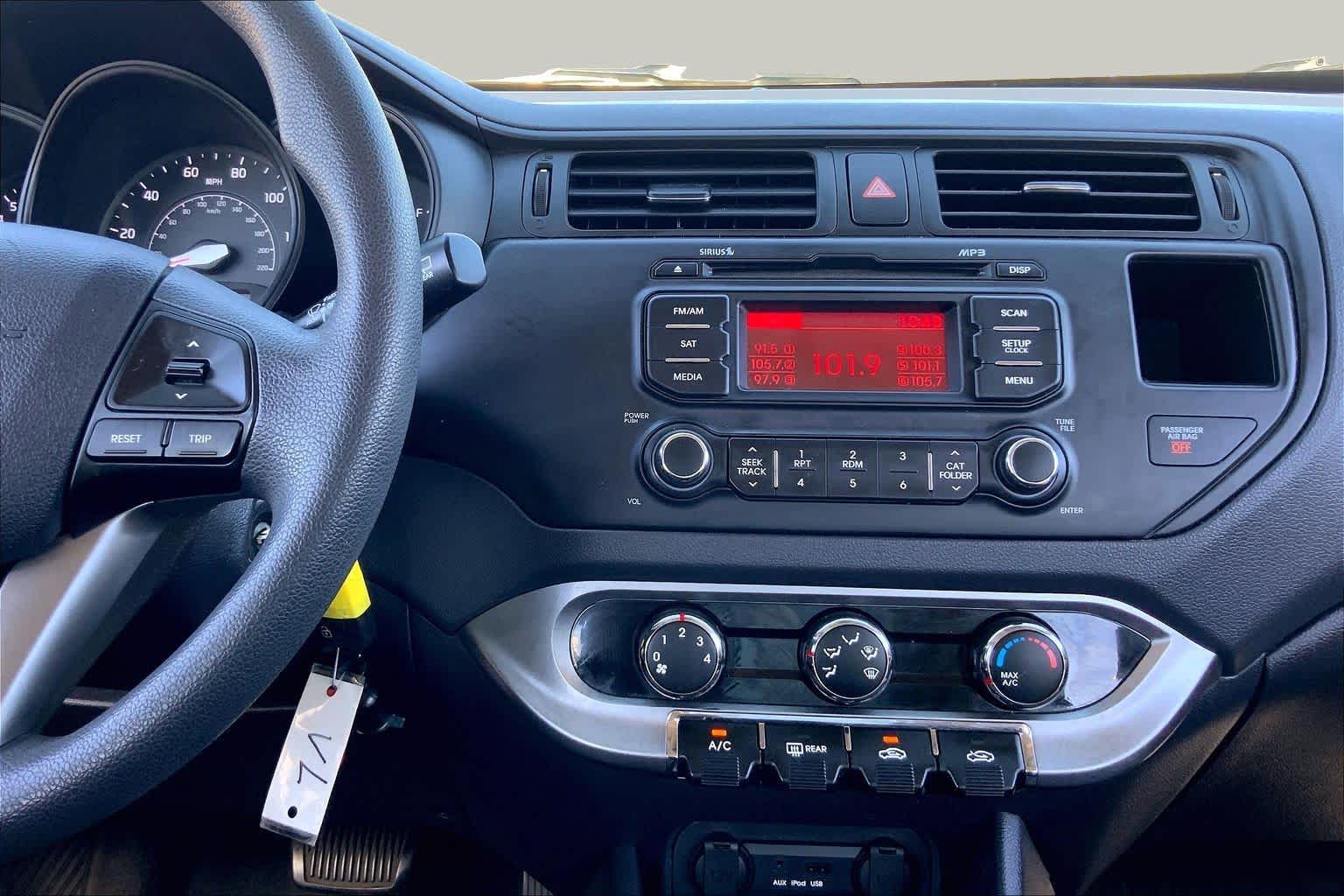 2012 Kia Rio photo 7 of 35