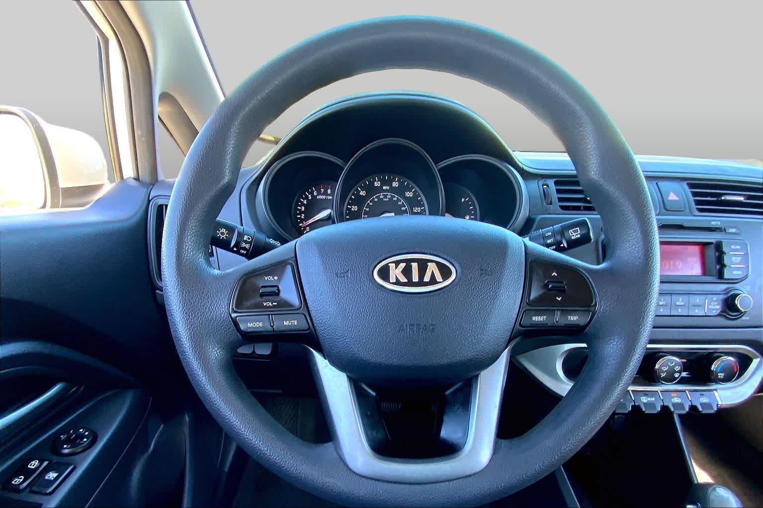 2012 Kia Rio photo 6 of 35