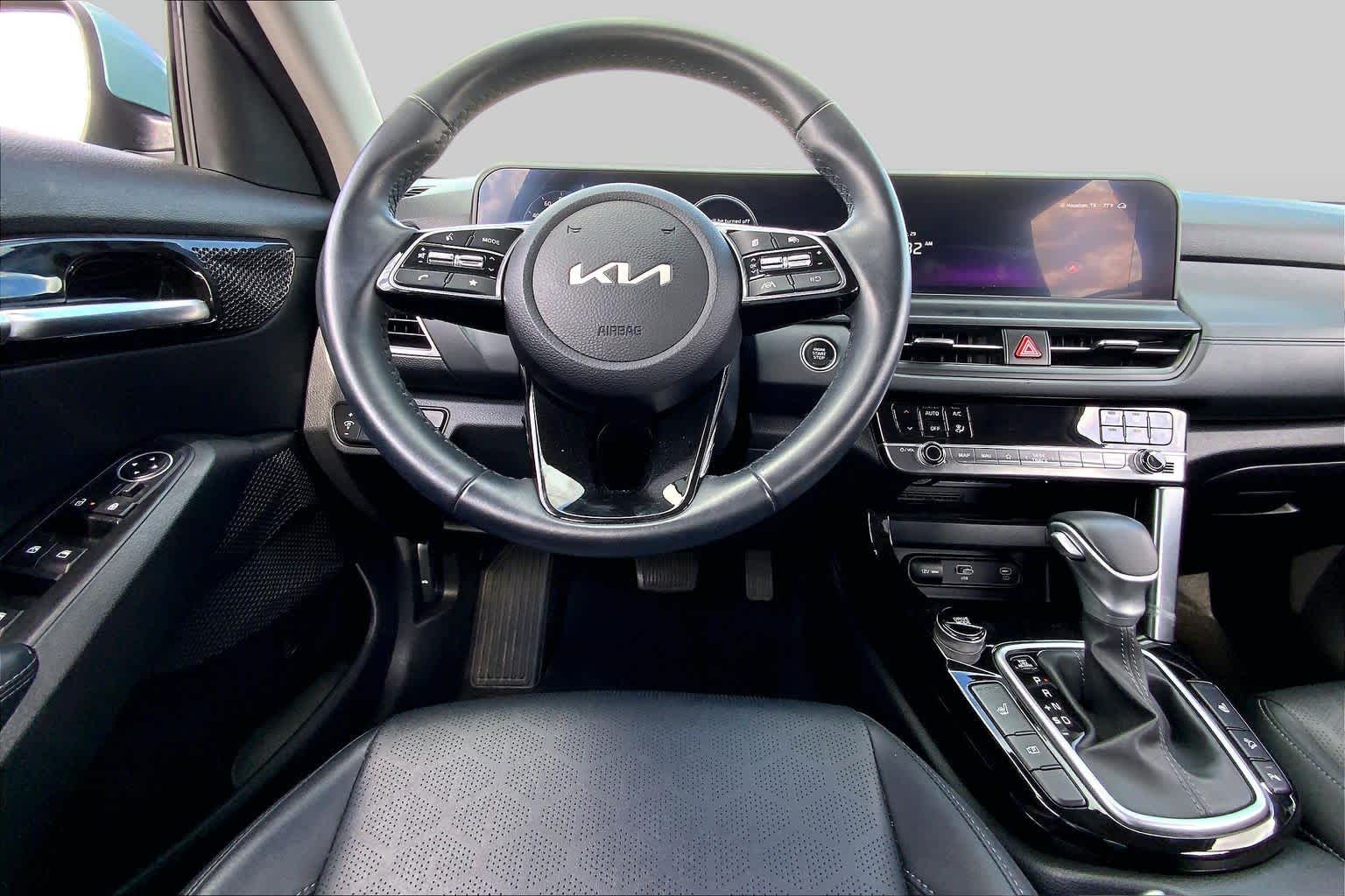2025 Kia Seltos photo 6 of 36