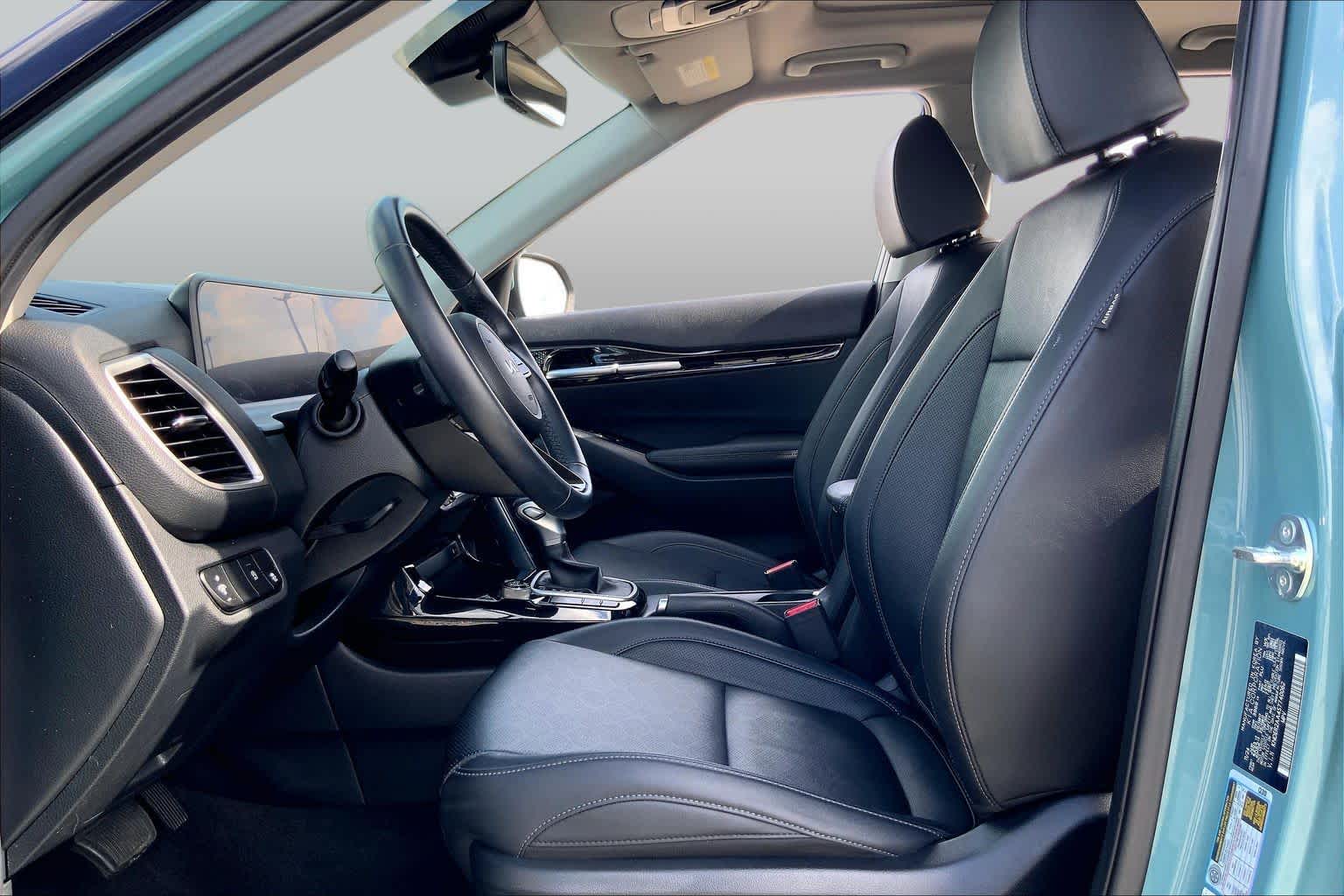 2025 Kia Seltos photo 8 of 36