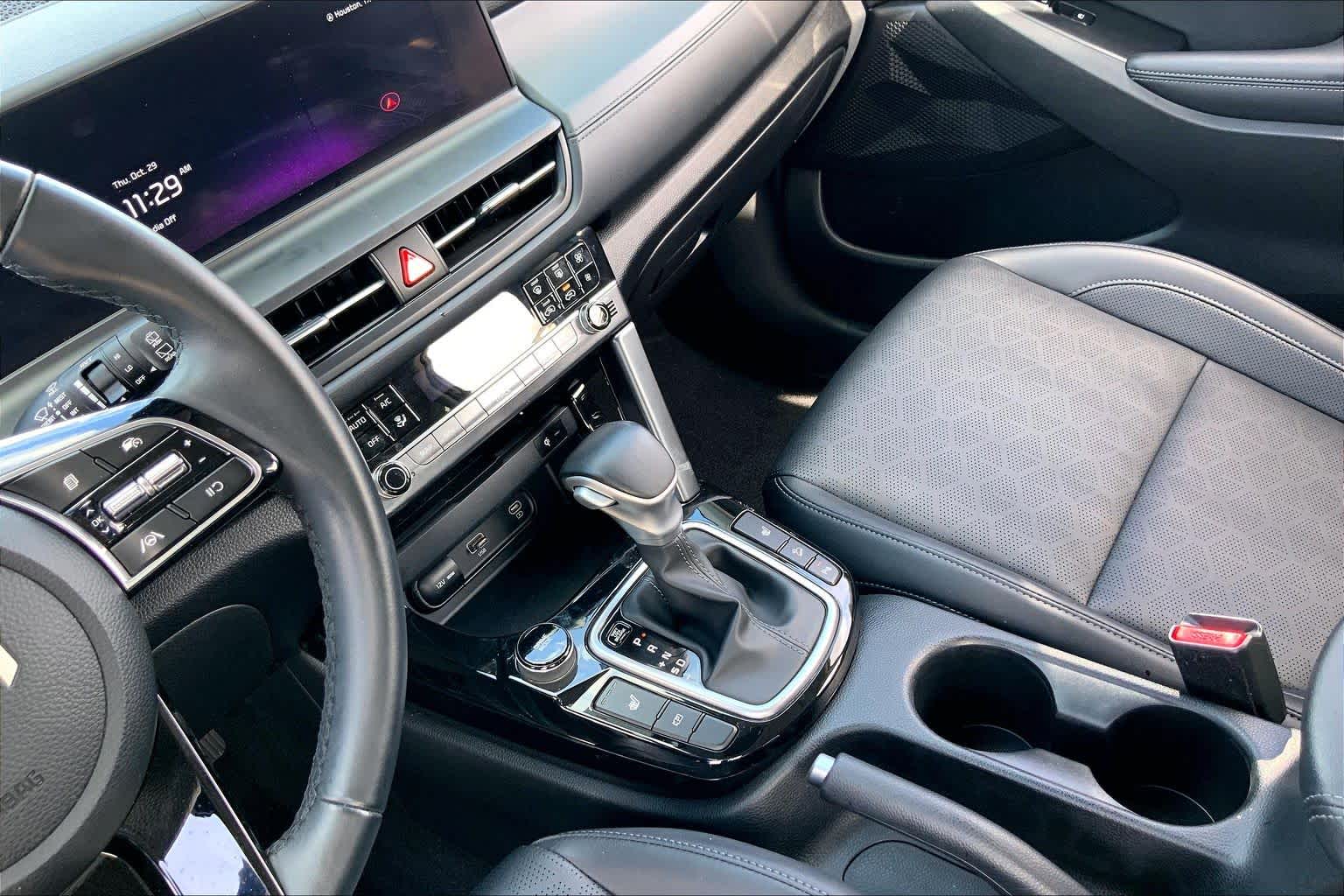 2025 Kia Seltos photo 16 of 36