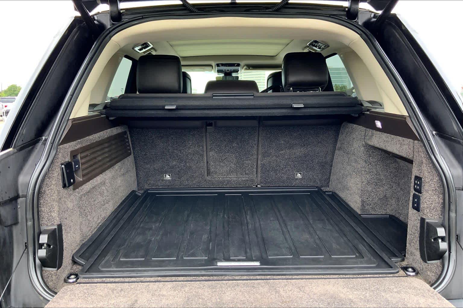 2019 Land Rover Range Rover HSE Yulong White Metallic at HGreg Houston