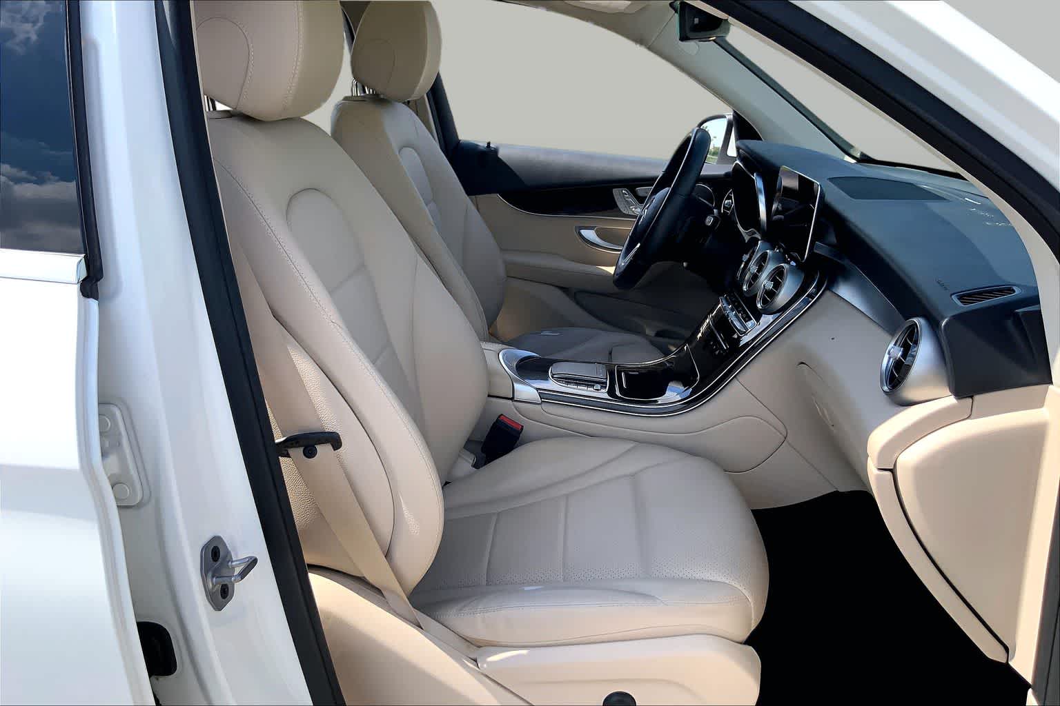 2022 Mercedes-Benz GLC 300 GLC 300 Polar White at Group 1 Toyota Southwest