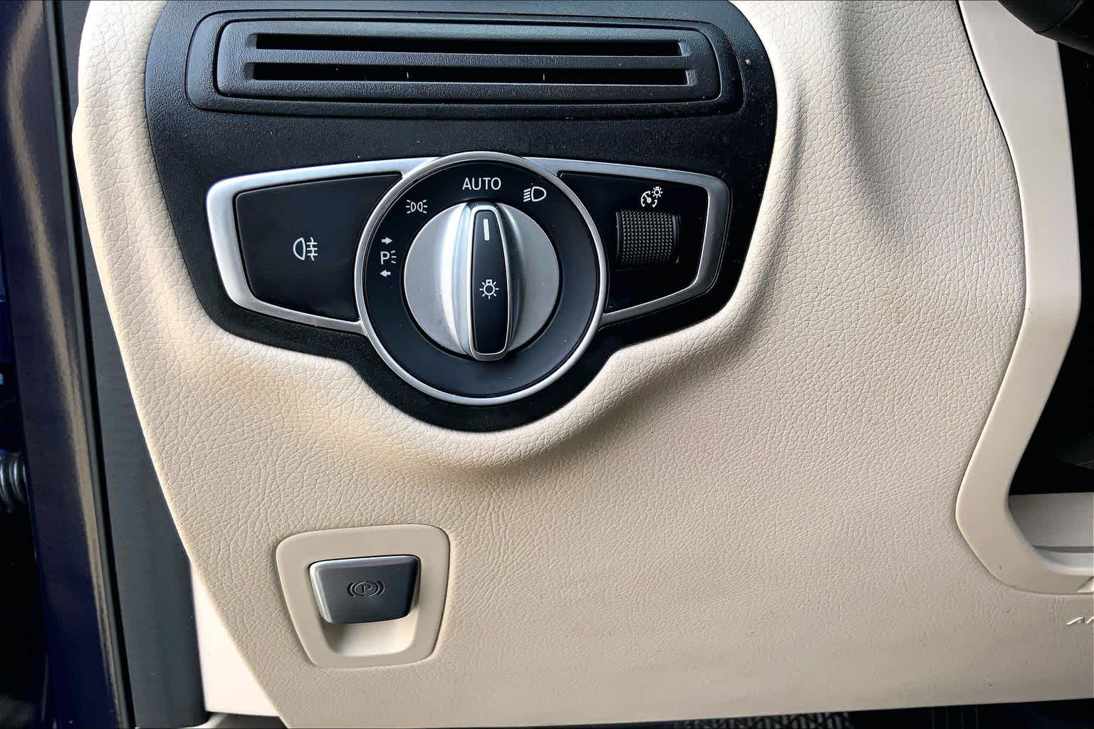 2022 Mercedes-Benz GLC 300 GLC 300 Lunar Blue Metallic at Group 1 Toyota Southwest