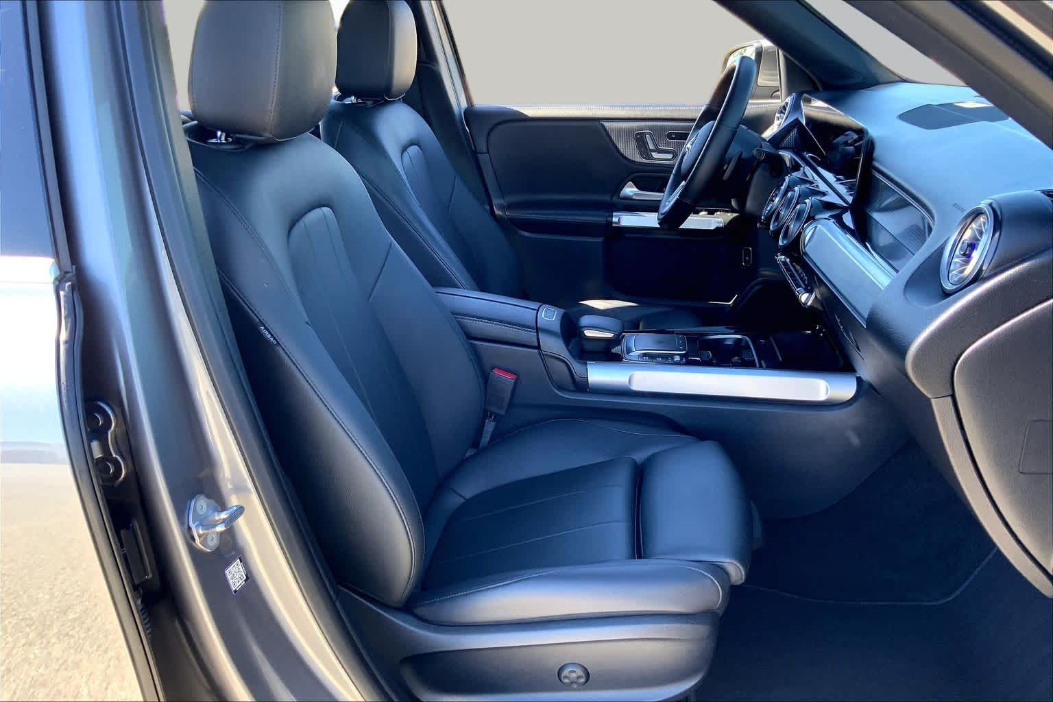 2023 Mercedes-Benz GLB 250 photo 9 of 36