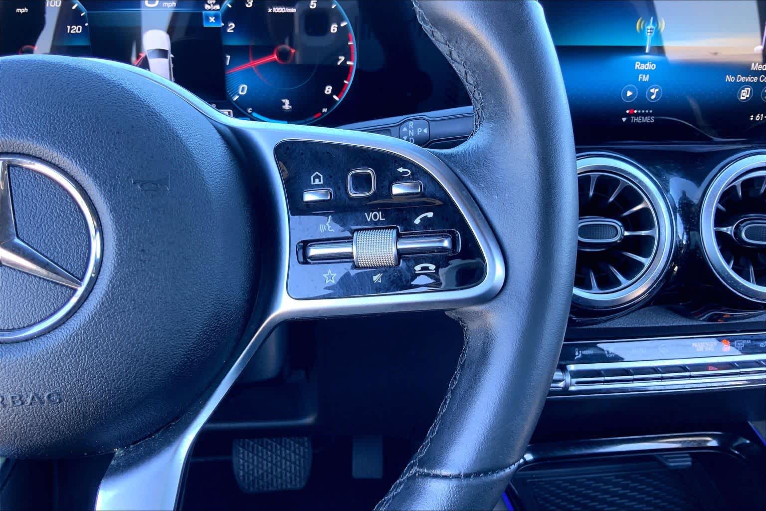 2023 Mercedes-Benz GLB 250 photo 24 of 36