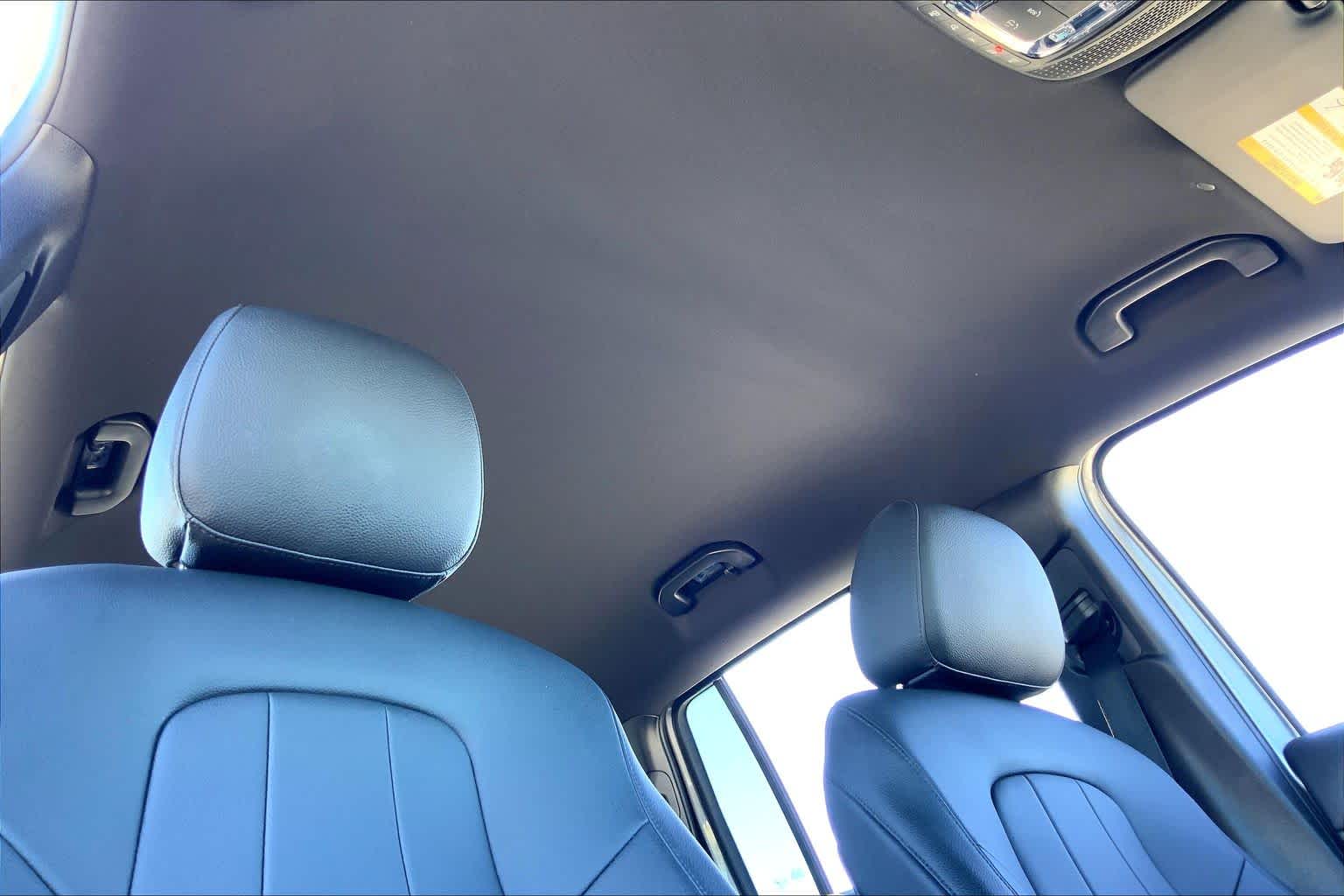 2023 Mercedes-Benz GLB 250 photo 14 of 36