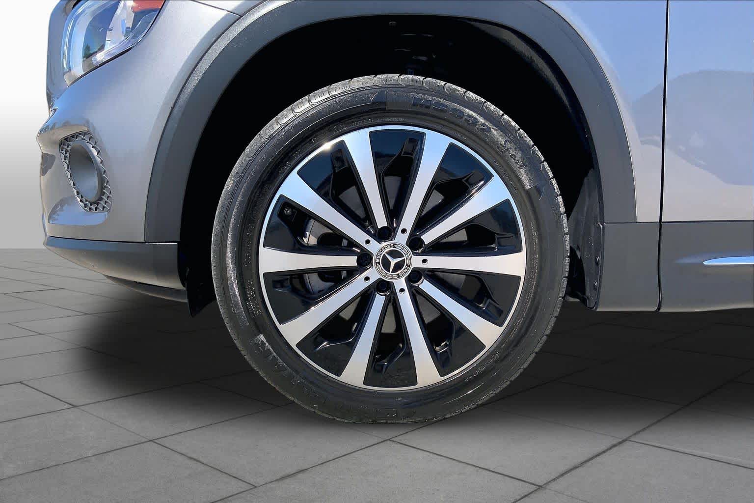 2023 Mercedes-Benz GLB 250 photo 11 of 36