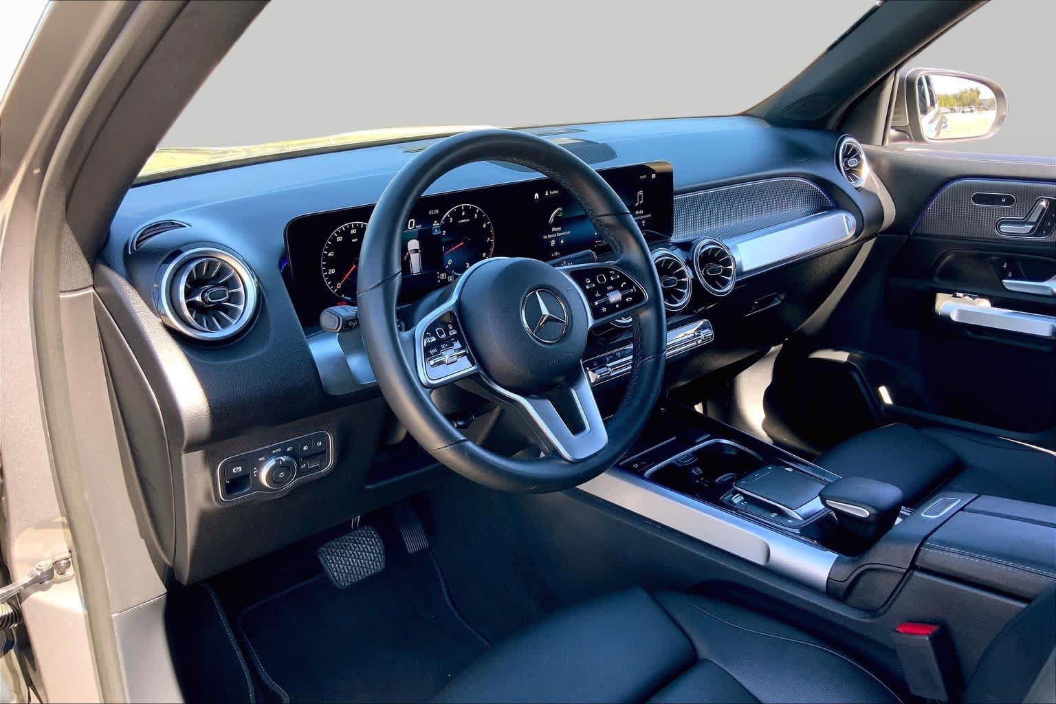 2023 Mercedes-Benz GLB 250 photo 17 of 36