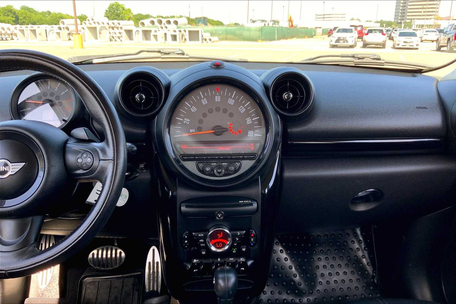 2016 MINI Countryman photo 7 of 33