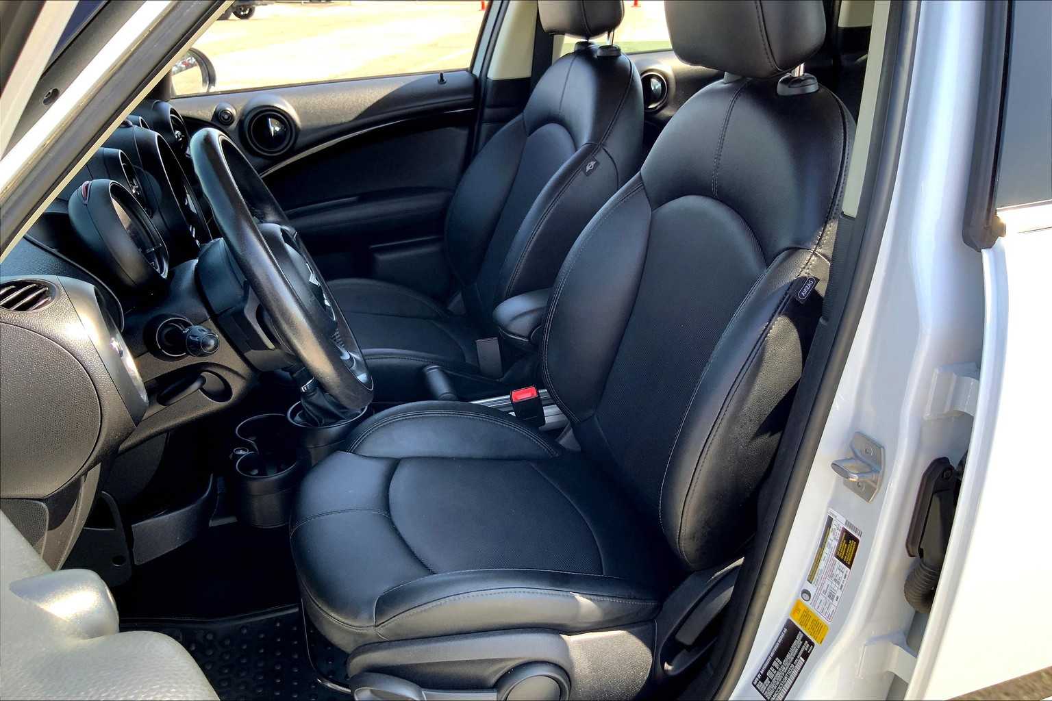 2016 MINI Countryman photo 8 of 33