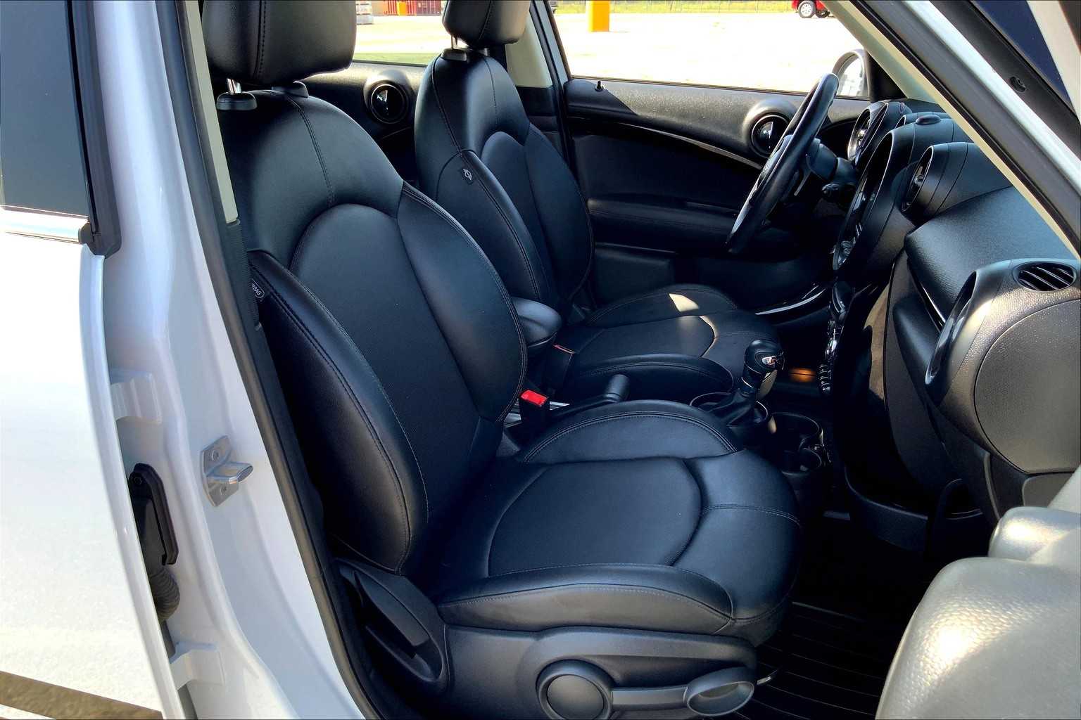 2016 MINI Countryman photo 9 of 33