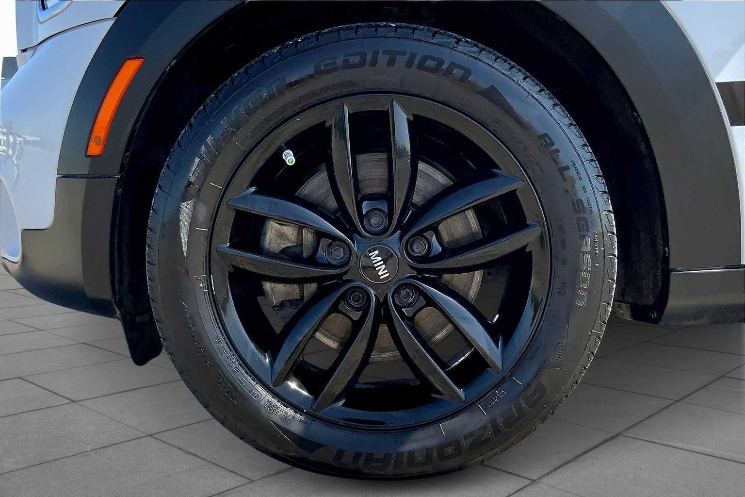 2016 MINI Countryman photo 11 of 33