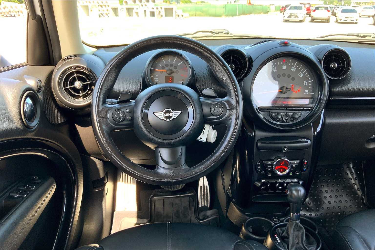 2016 MINI Countryman photo 6 of 33