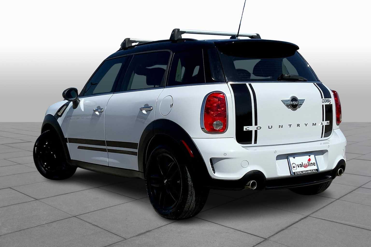 2016 MINI Countryman photo 12 of 33