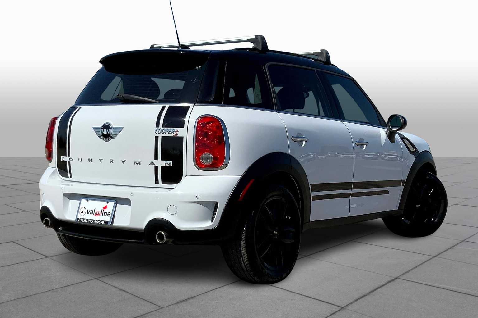 2016 MINI Countryman photo 13 of 33