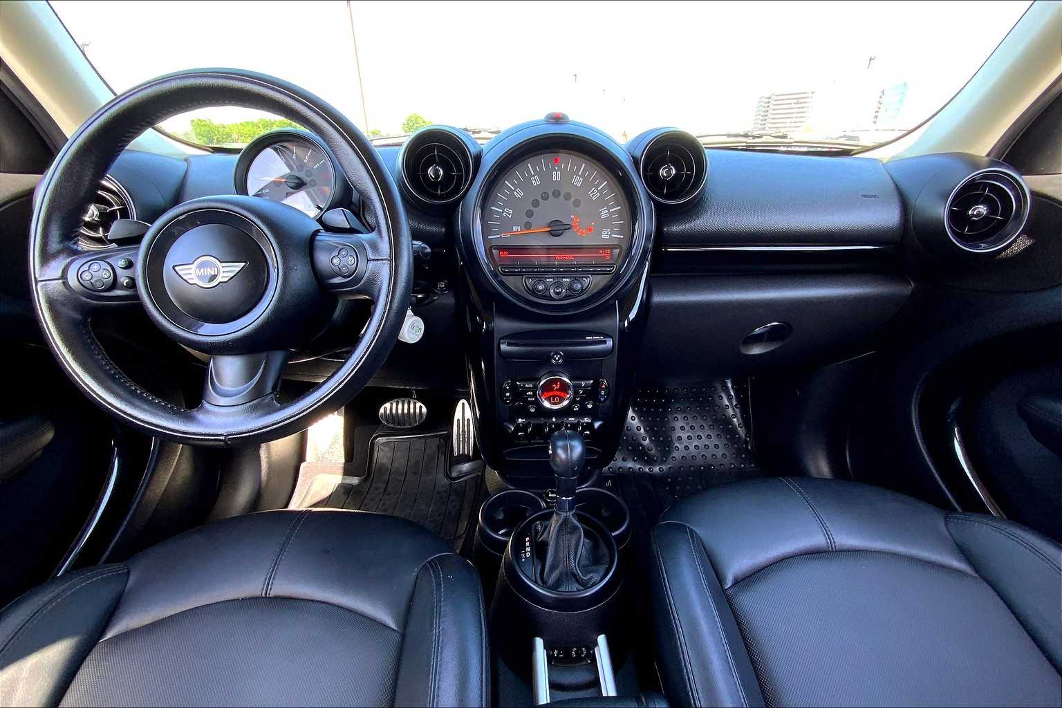 2016 MINI Countryman photo 15 of 33