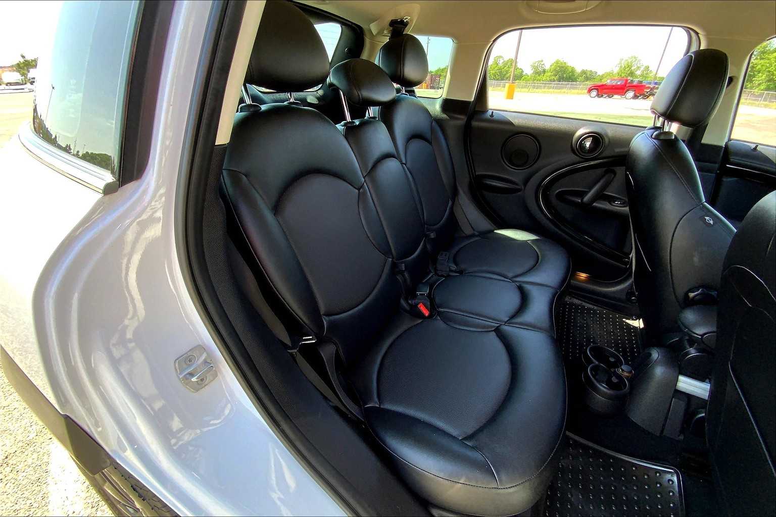 2016 MINI Countryman photo 19 of 33