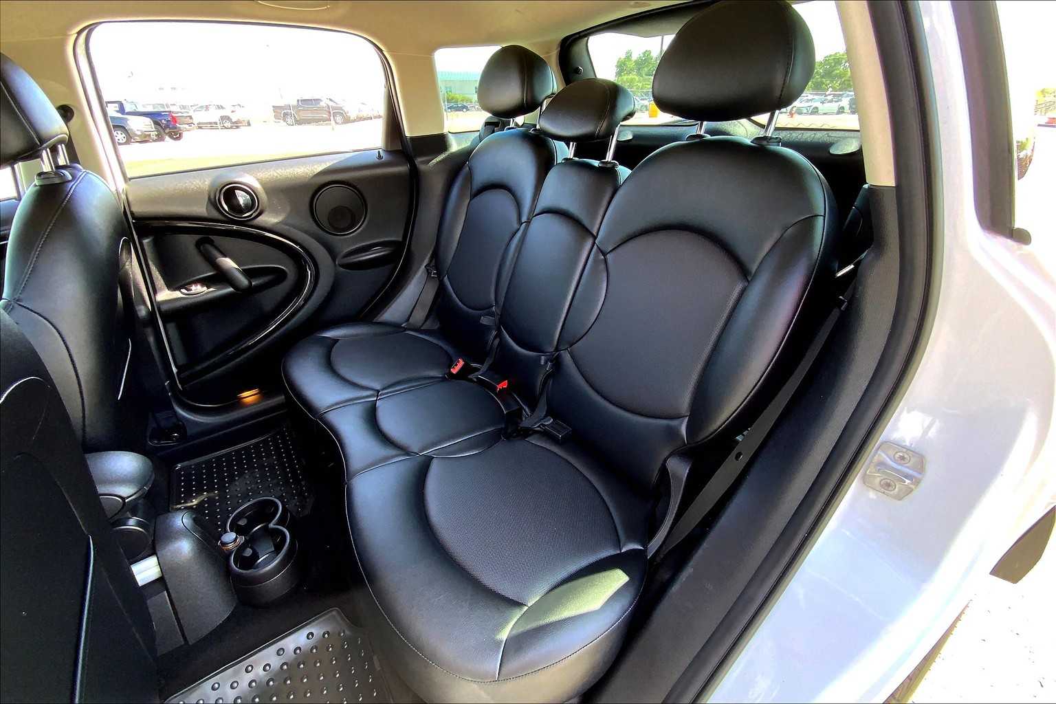 2016 MINI Countryman photo 20 of 33