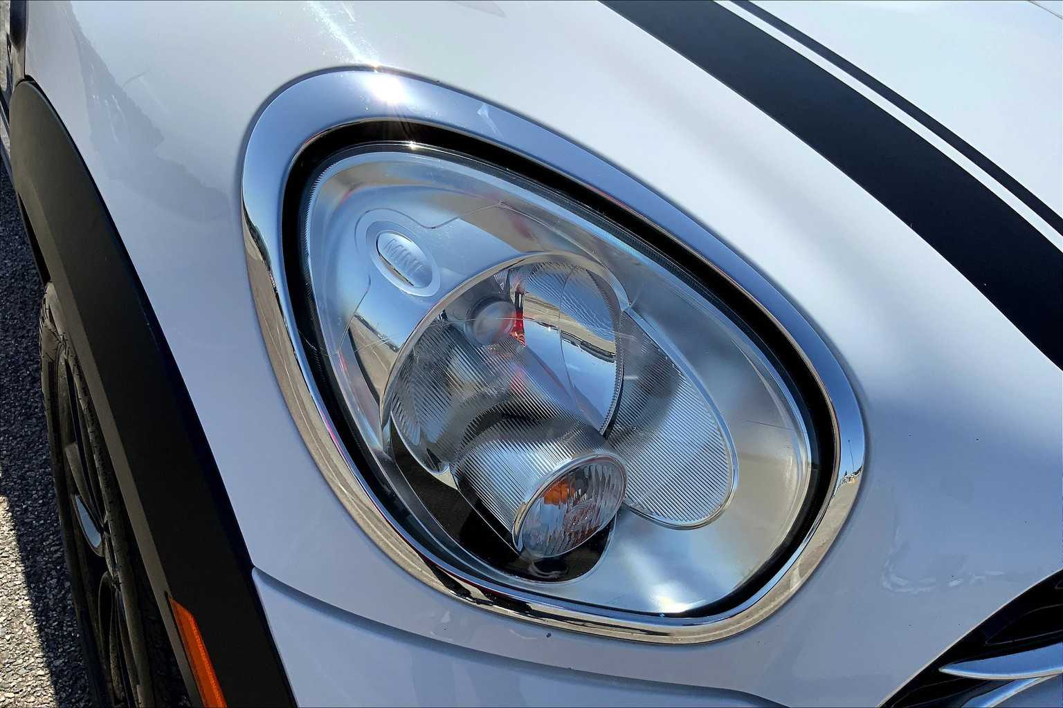 2016 MINI Countryman photo 25 of 33