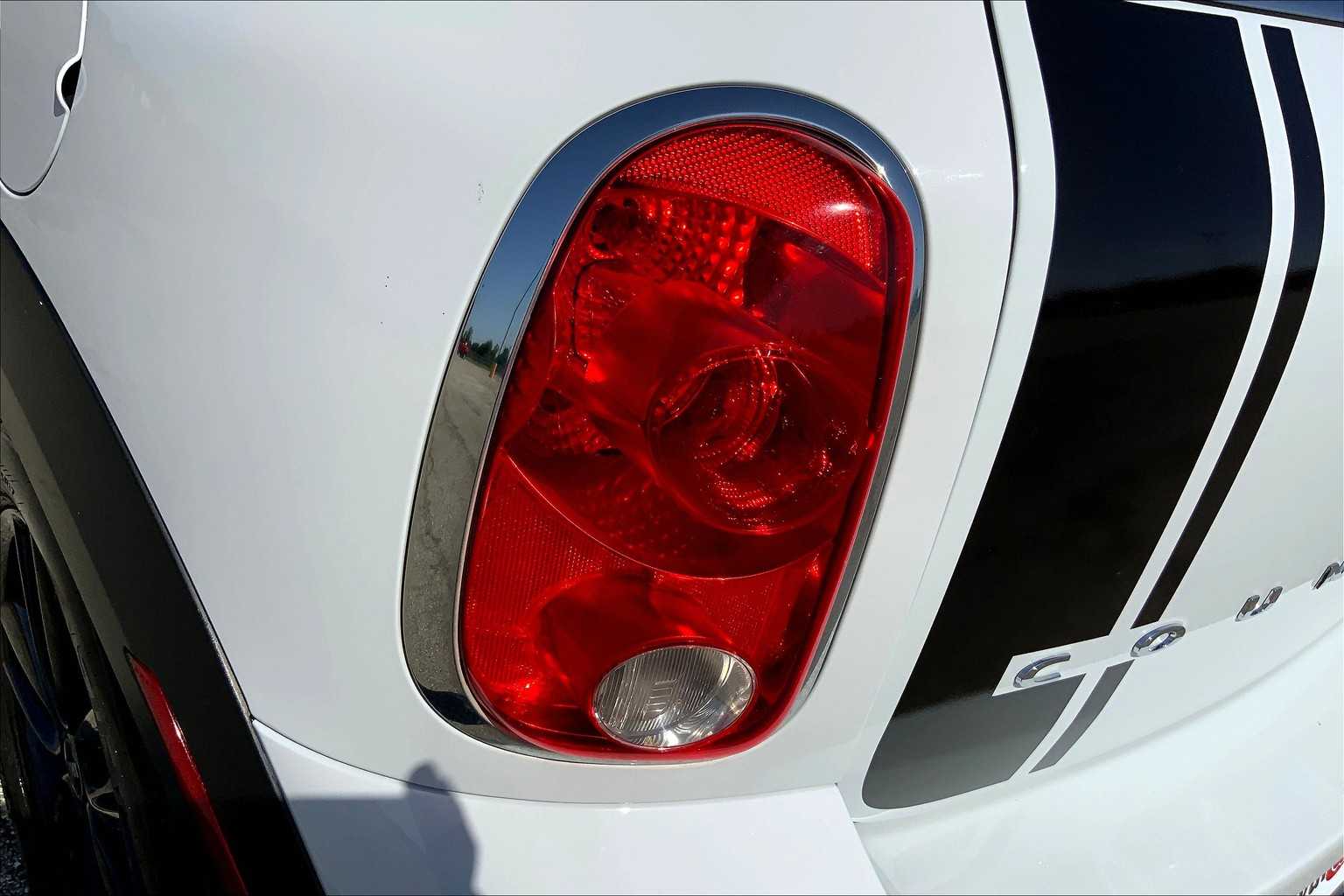 2016 MINI Countryman photo 26 of 33