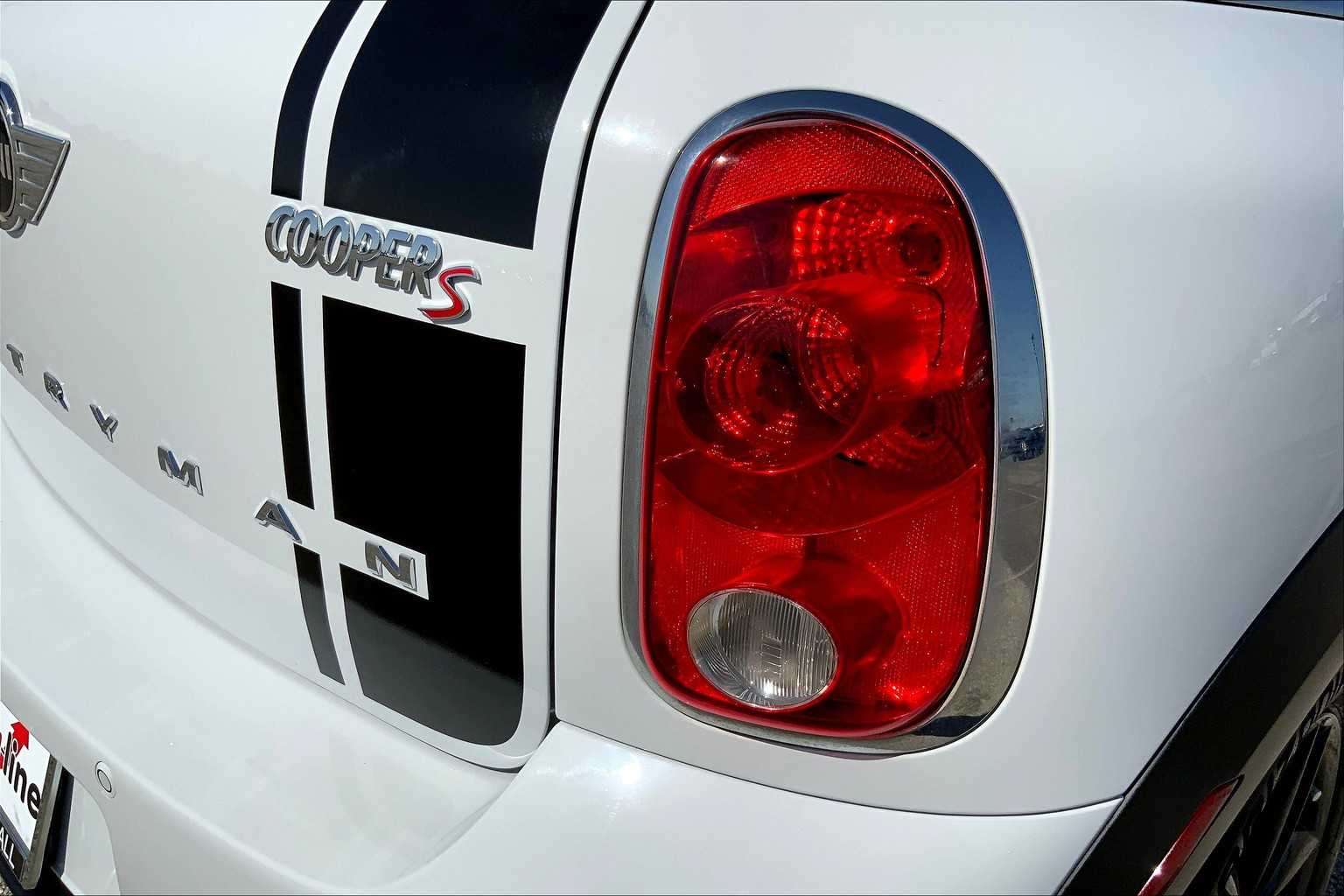 2016 MINI Countryman photo 28 of 33