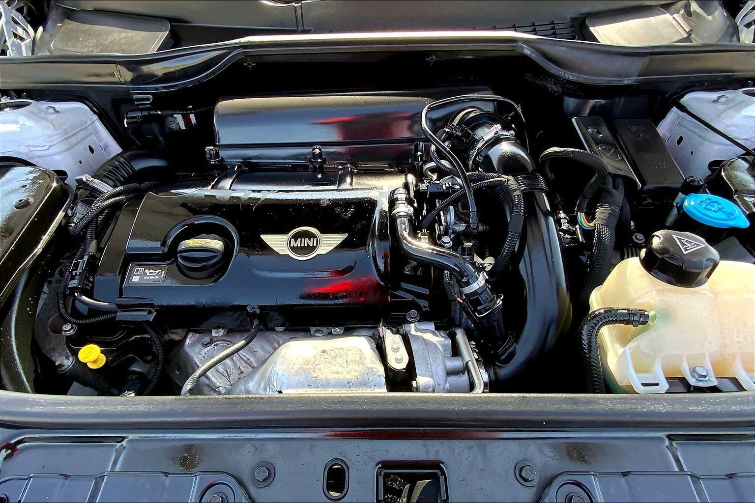 2016 MINI Countryman photo 29 of 33