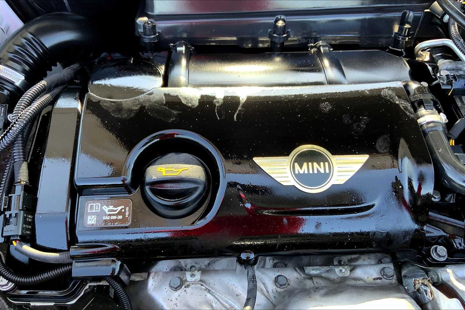 2016 MINI Countryman photo 30 of 33