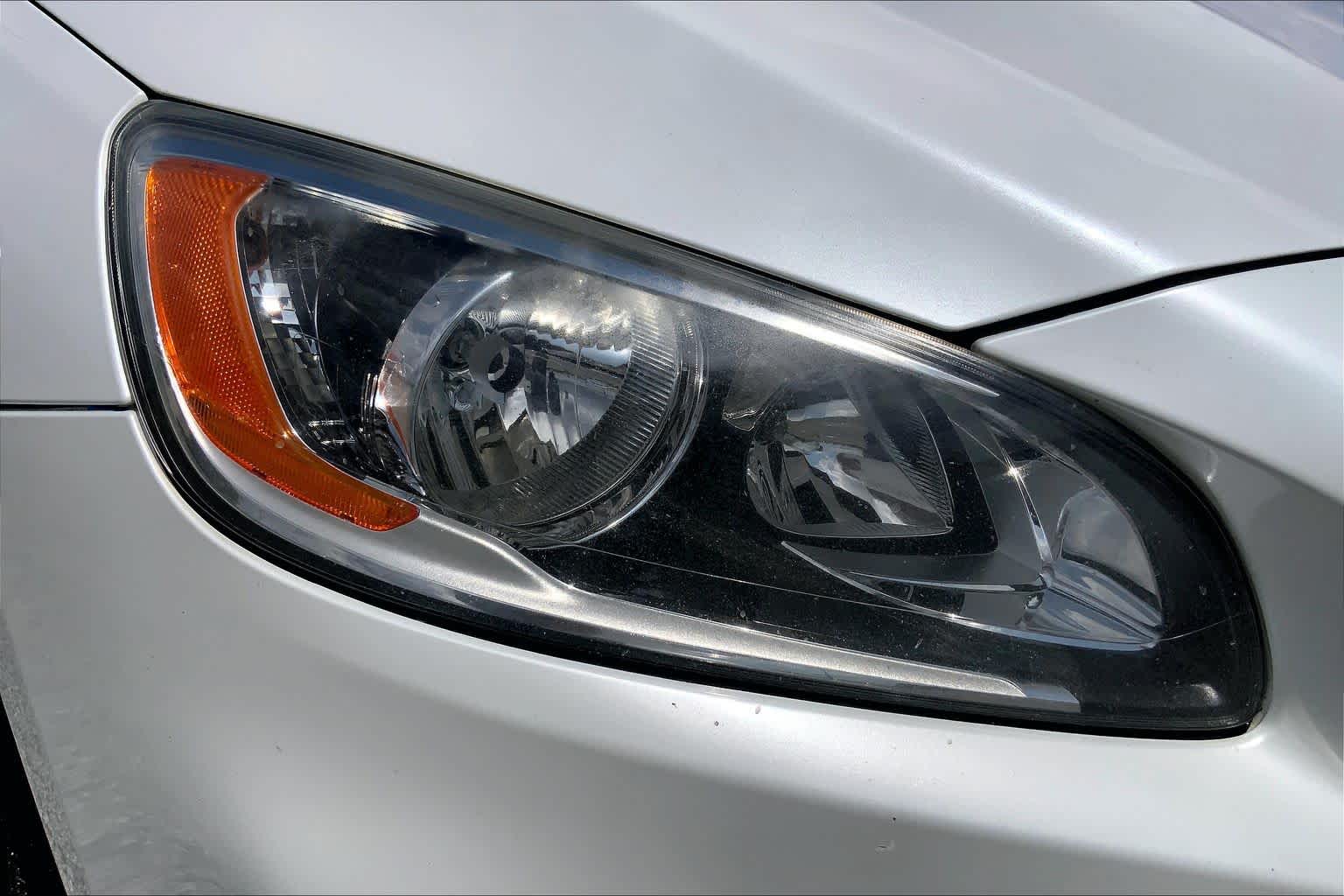 2015 Volvo V60 T5 Drive-E Platinum Crystal White Pearl at Mac Haik Ford