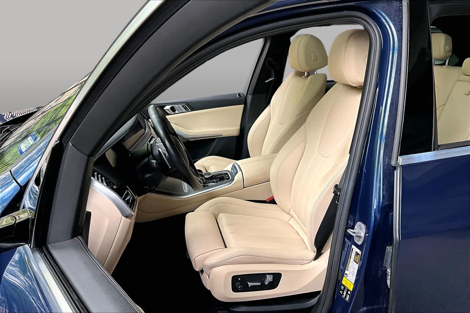 View vehicle photo 7