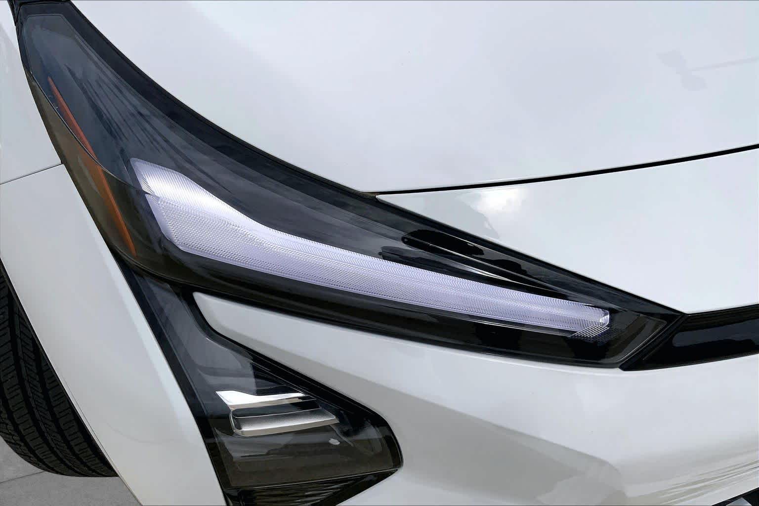 New 2027 Summit White Chevrolet LT image 13