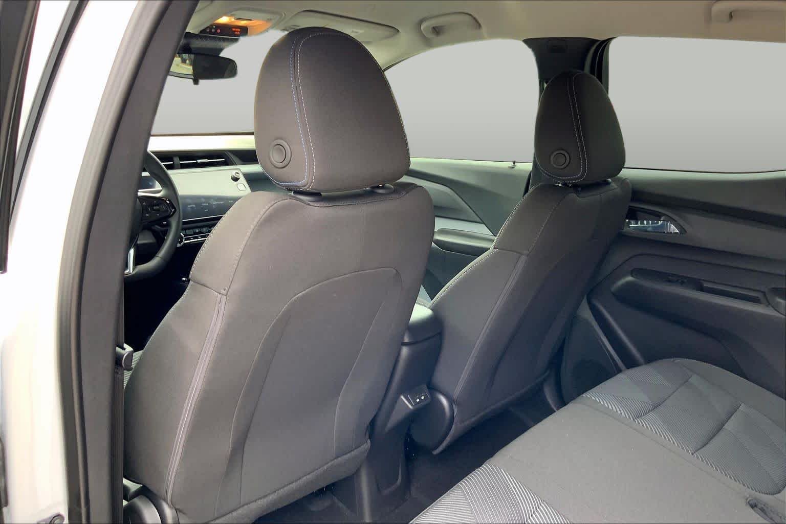 New 2027 Summit White Chevrolet LT image 23