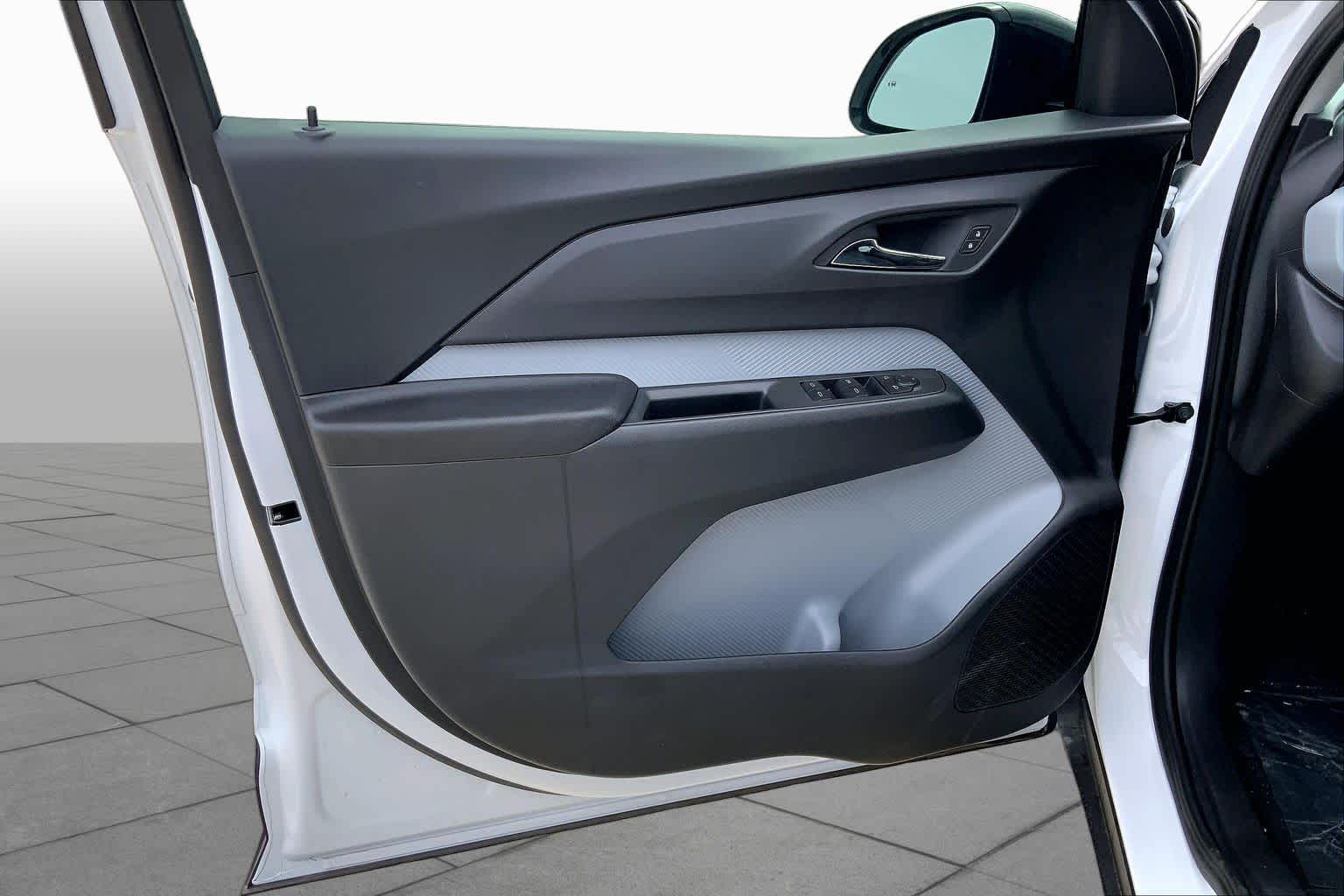 New 2027 Summit White Chevrolet LT image 11