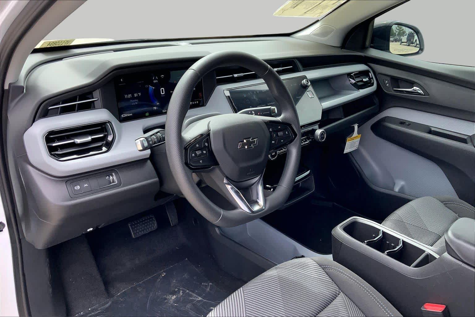 New 2027 Summit White Chevrolet LT image 9