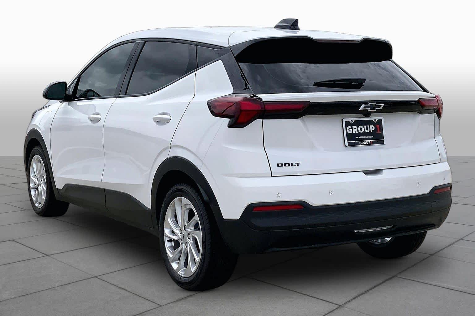 New 2027 Summit White Chevrolet LT image 4