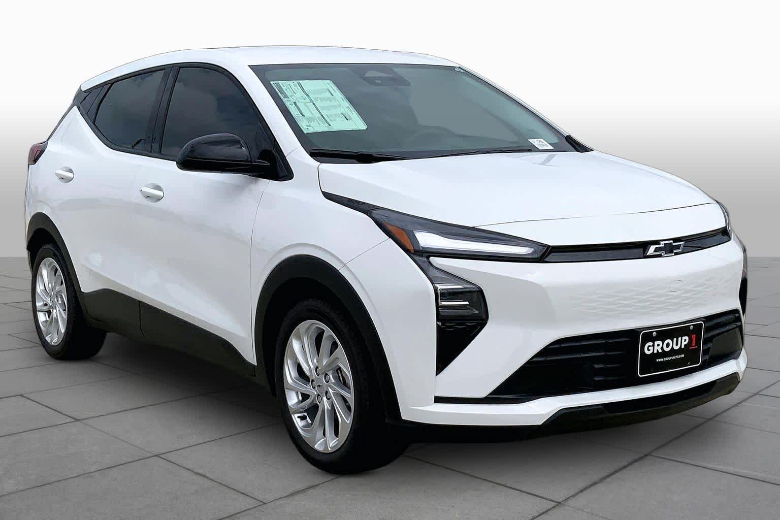 New 2027 Summit White Chevrolet LT image 3