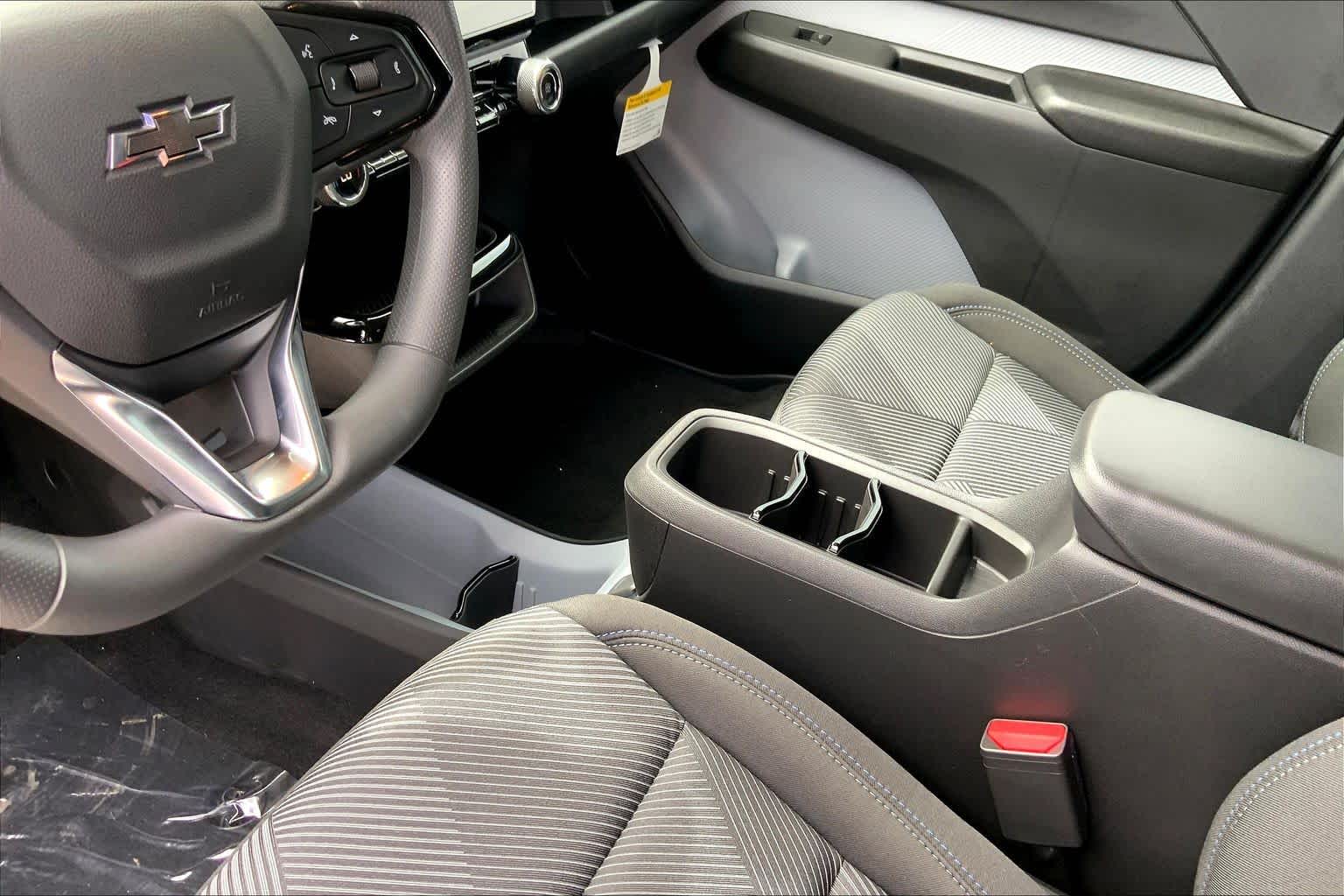 New 2027 Summit White Chevrolet LT image 8