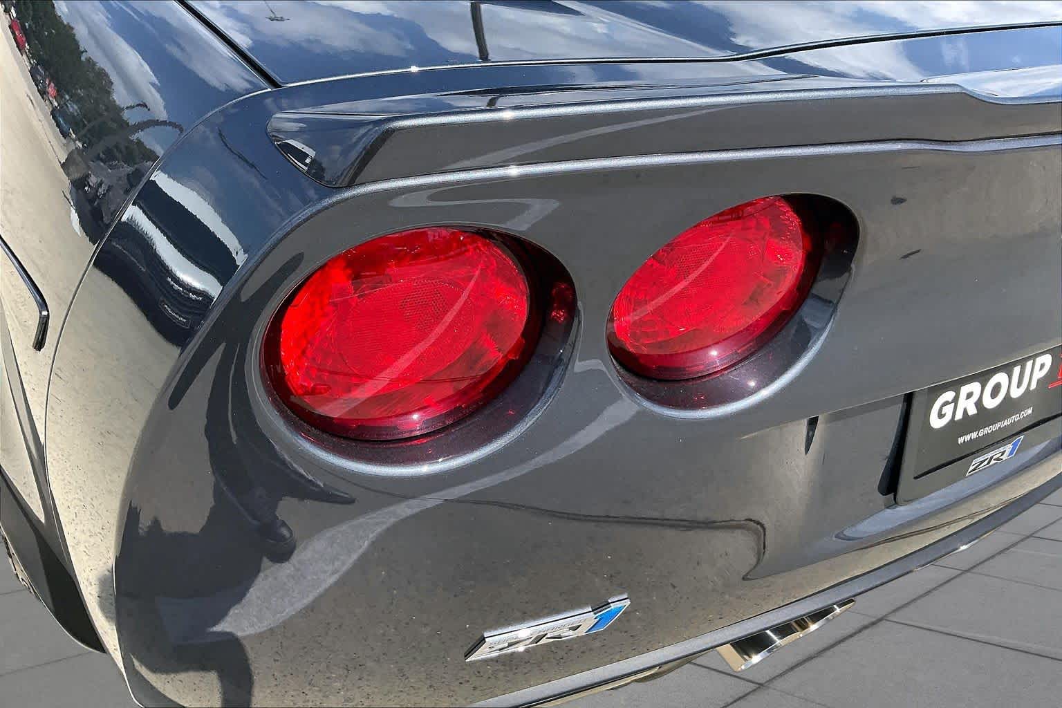 Used 2009 CYBER GRAY METALLIC Chevrolet ZR1 w/3ZR image 24