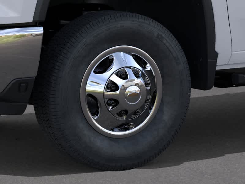 New 2026 Summit White Chevrolet LT DRW image 9