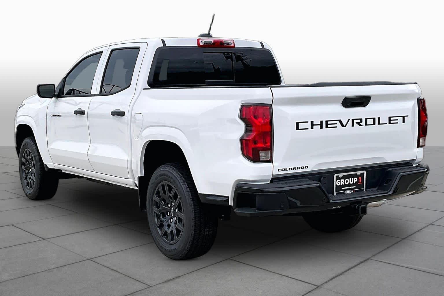 New 2026 Summit White Chevrolet WT image 4