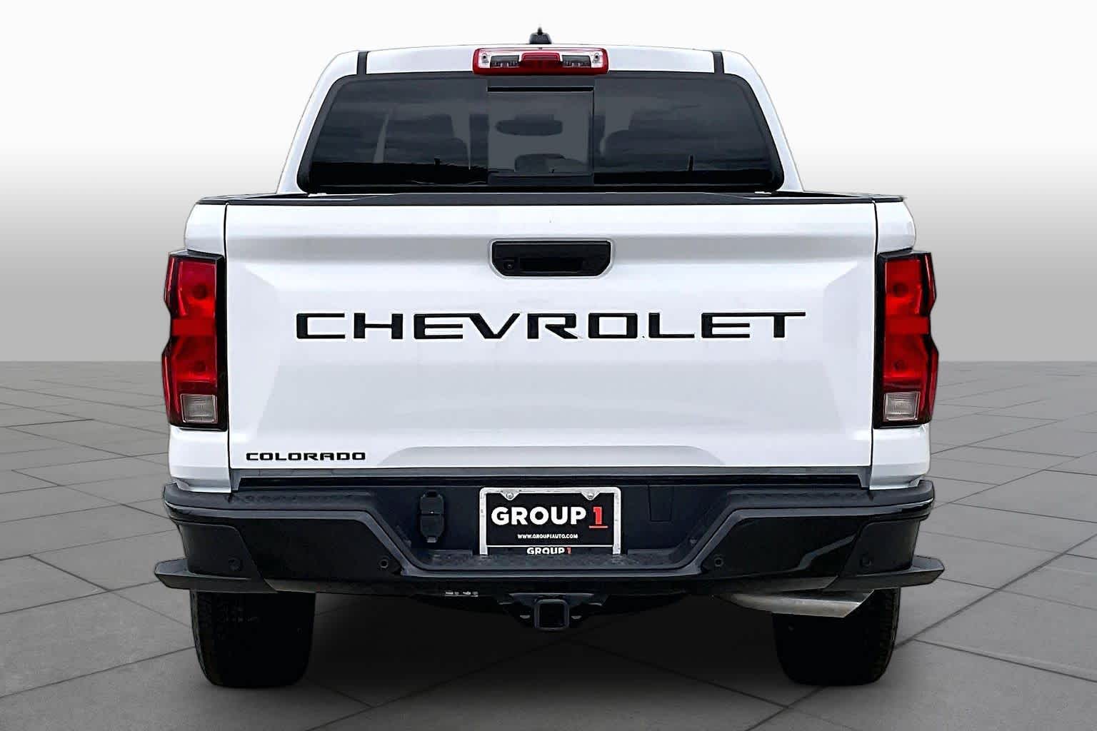 New 2026 Summit White Chevrolet WT image 5