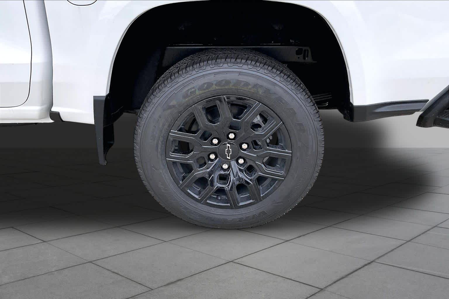 New 2026 Summit White Chevrolet WT image 12