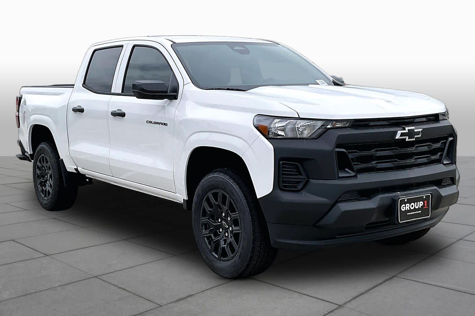 New 2026 Summit White Chevrolet WT image 3