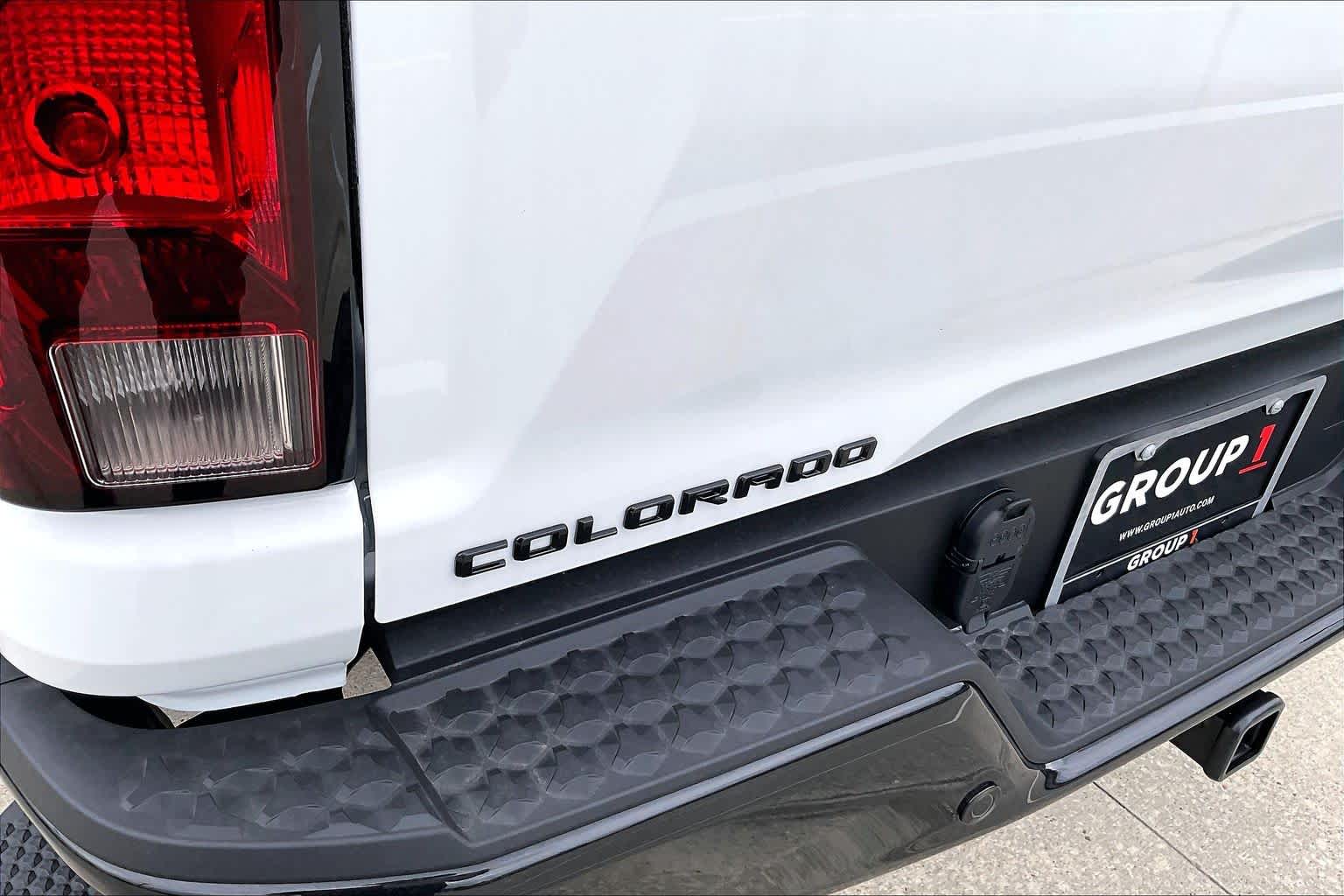 New 2026 Summit White Chevrolet WT image 15