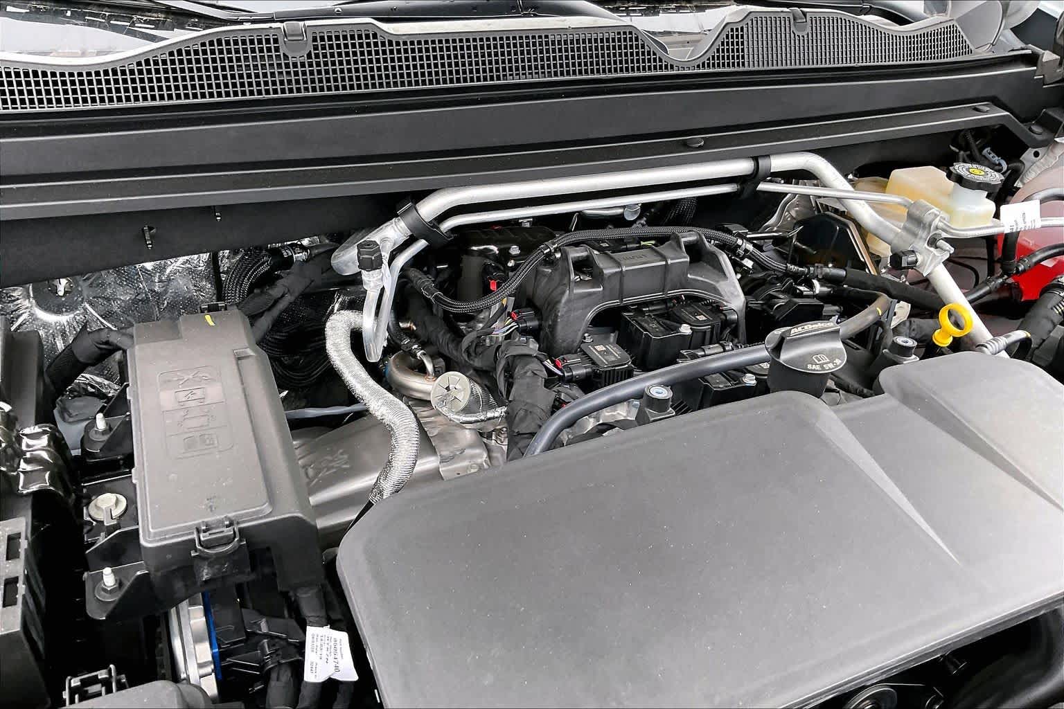 New 2026 Summit White Chevrolet WT image 17
